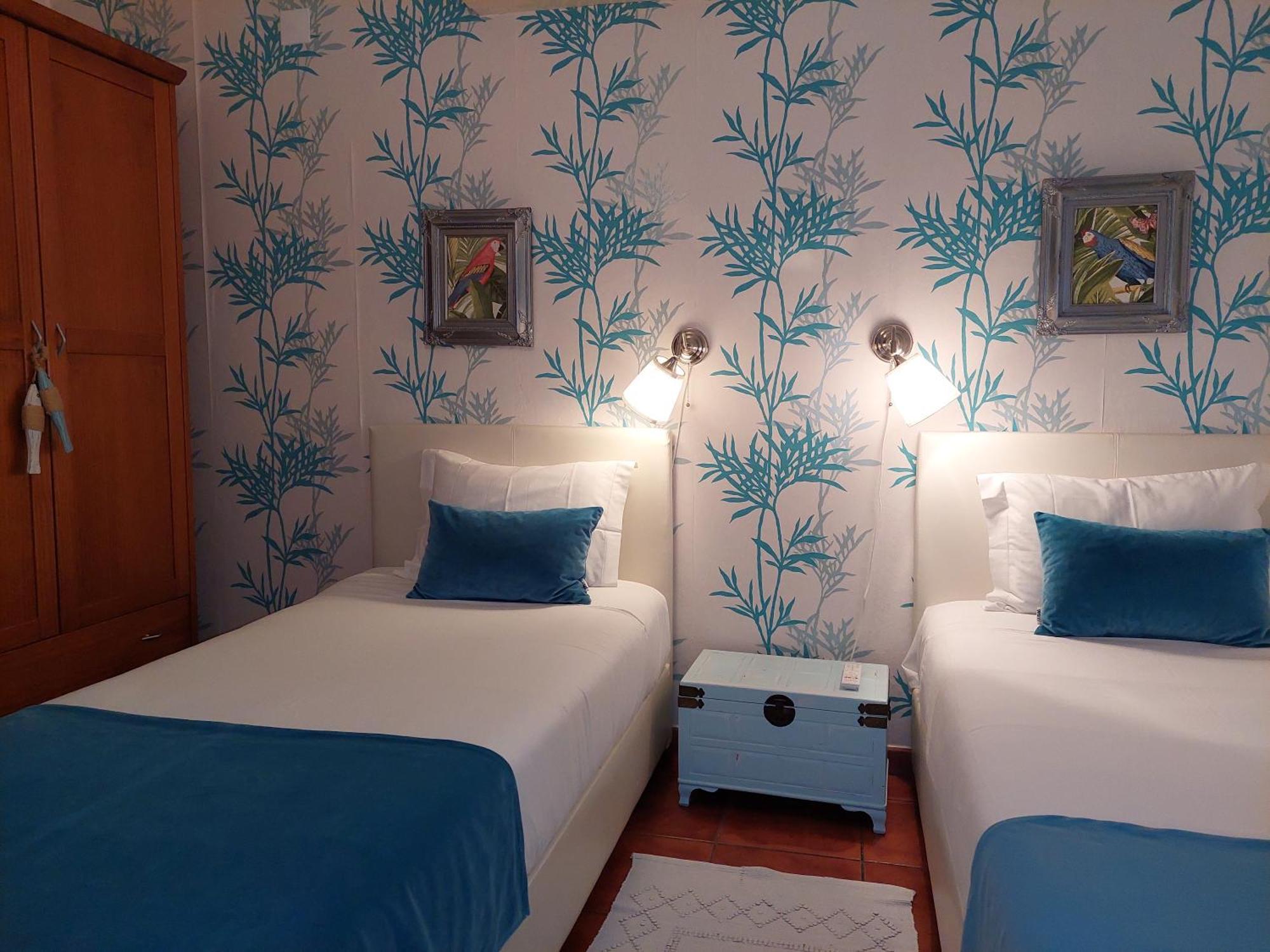 Lagoa Azul Guest House Вила Нова де Милфонтеш Екстериор снимка